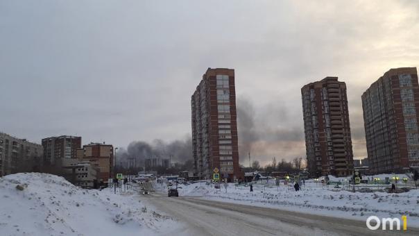 Цистерну с бензином потушили пожарные в Новосибирске. ВИДЕО