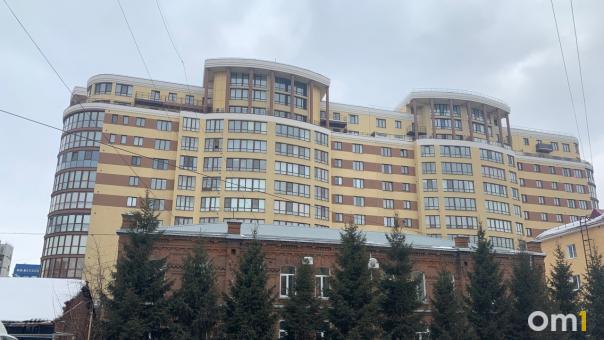 В центре Омска может обрушиться элитный дом с квартирами по 40 миллионов рублей