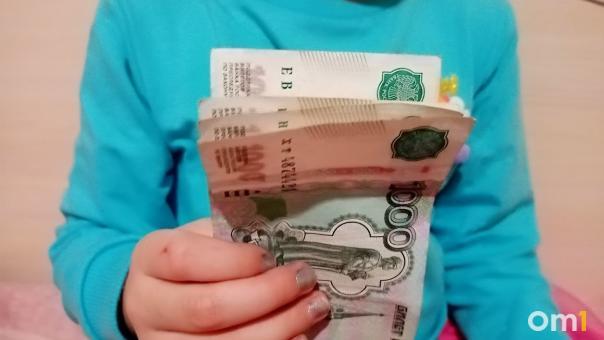 Выплаты на детей за январь придут омичам в повышенном размере