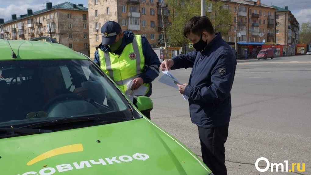 Без техосмотра и лицензии: полиция вместе с мэрией Омска проверяет городские такси