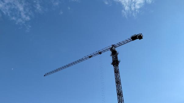 В Новосибирске долгострой на улице Волховская выставили на продажу
