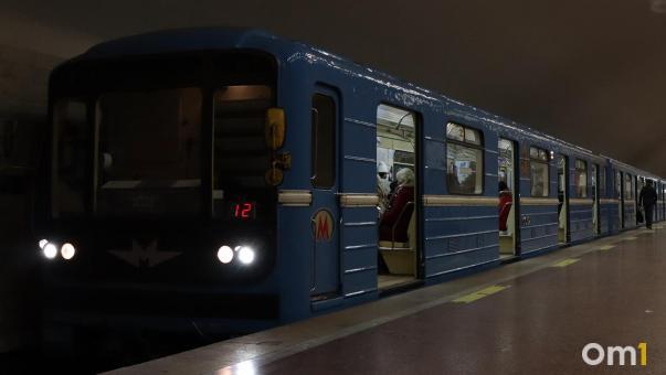 Мэрия Новосибирска отреагировала на ситуацию с мужчиной на костылях в метро