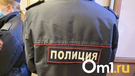 В подъезде многоквартирного дома омичи нашли труп мужчины