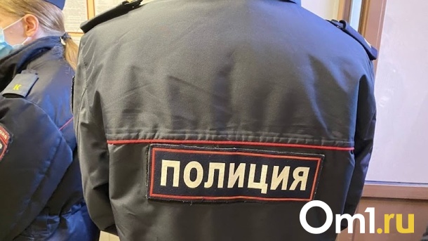 В подъезде многоквартирного дома омичи нашли труп мужчины