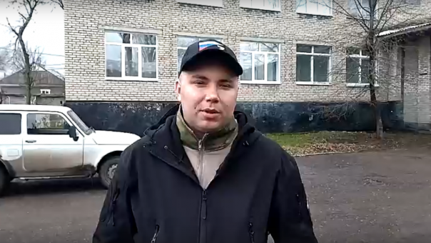 В Стаханове под звуки обстрелов омский представитель Минобра рассказал о трудовых буднях