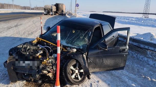 В жёсткой аварии с грузовиками на трассе Тюмень — Омск пострадал человек
