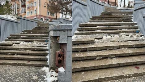 Омичи пожаловались на внешний вид лестницы в центре города