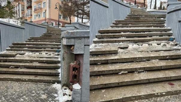Омичи пожаловались на внешний вид лестницы в центре города