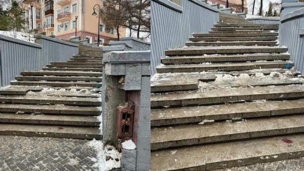 Омичи пожаловались на внешний вид лестницы в центре города