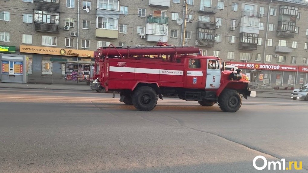 В Октябрьском округе Омска загорелся частный дом