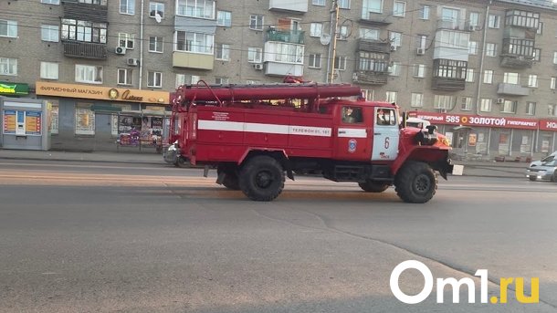 В Октябрьском округе Омска загорелся частный дом