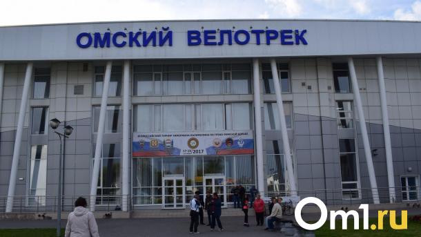 Омский велотрек затопило водой из-под потолка