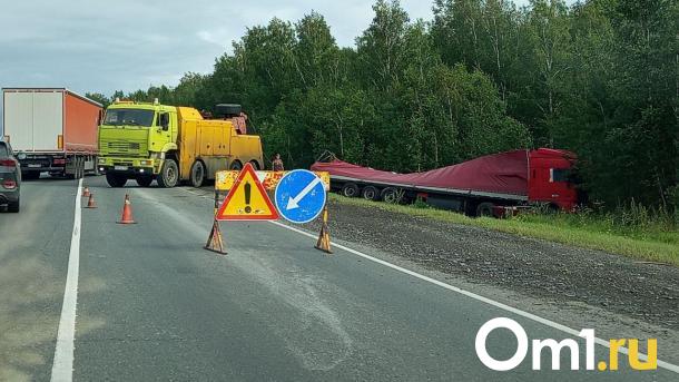 Трасса Тюмень – Омск частично перекрыта из-за ДТП с двумя фурами