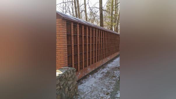На Заельцовском кладбище Новосибирска установили новую стену для урн с прахом покойных