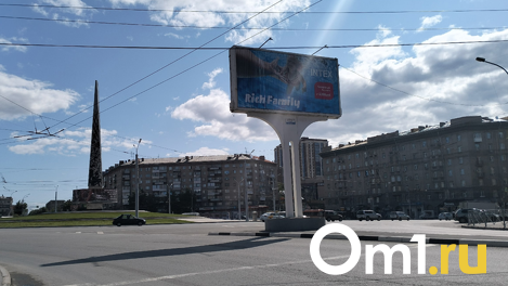 Мэр Анатолий Локоть поддержал идею отказа от латиницы в уличной рекламе в Новосибирске