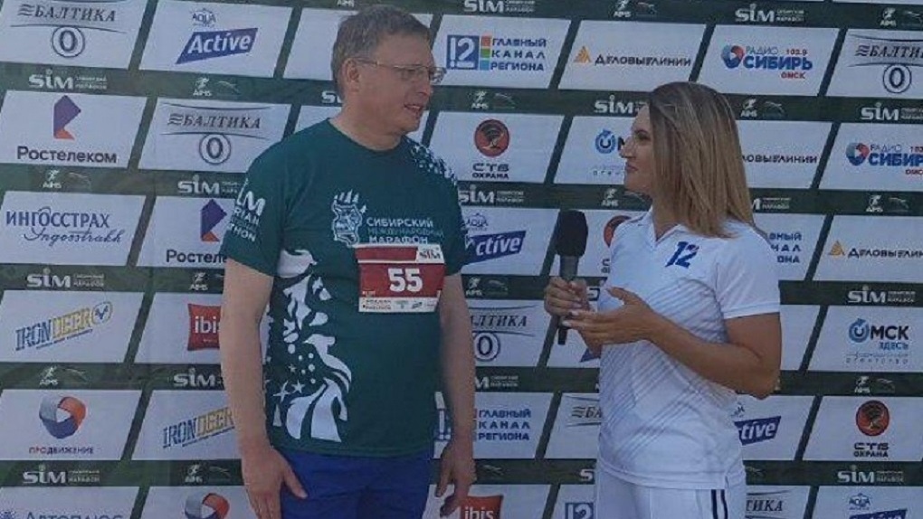 Губернатор Бурков вместе с омичами пробежал марафон