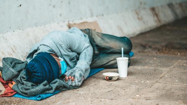 Пожилой новосибирец стал бездомным после 20 лет жизни за границей