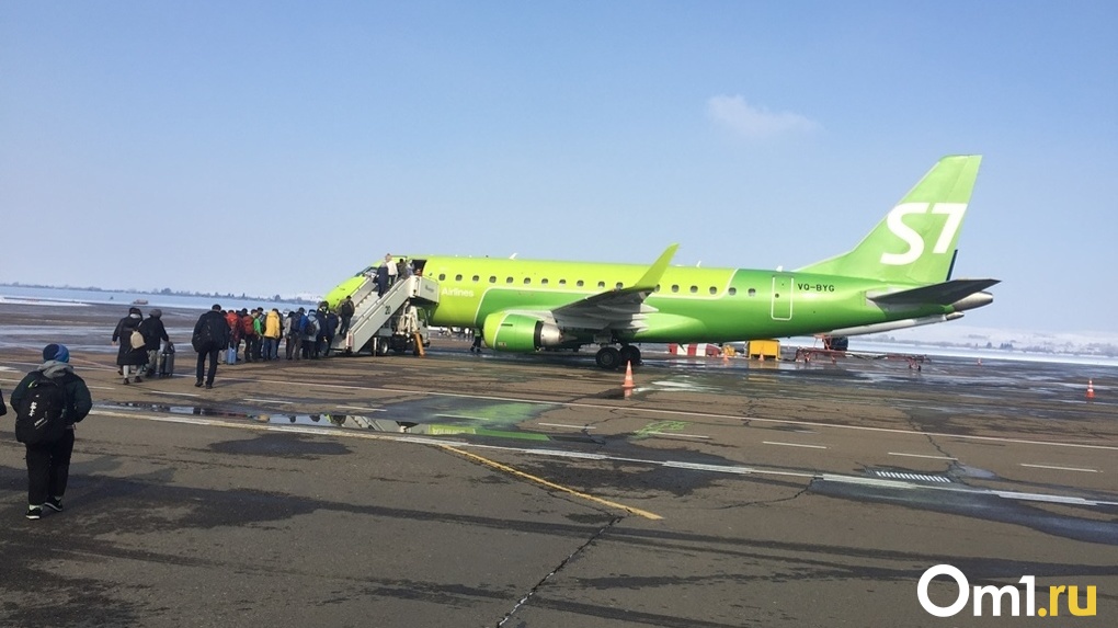 Летевший из Москвы в Новосибирск самолёт экстренно сел в Тюмени: рассказываем о причинах