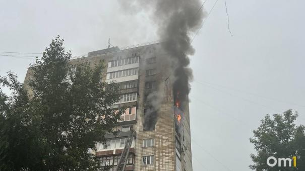 Огромный пожар на Маркса: горит несколько этажей высотки у вокзала