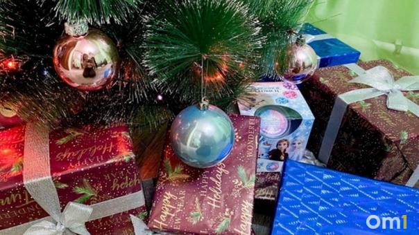 Стало известно, готовы ли омские компании дарить новогодние подарки сотрудникам