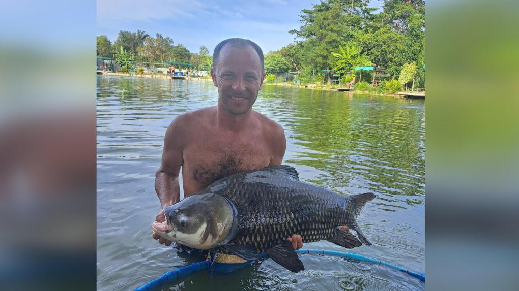 Омич на Пхукете поймал рыбу размером с бульдога
