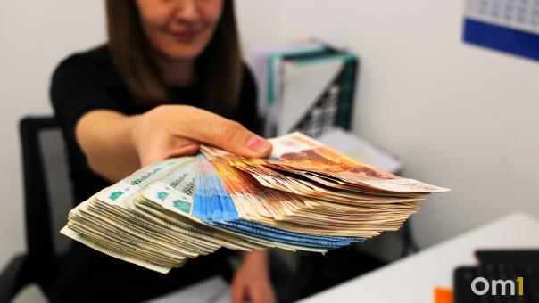 Омские работники предпочли премию новогоднему корпоративу