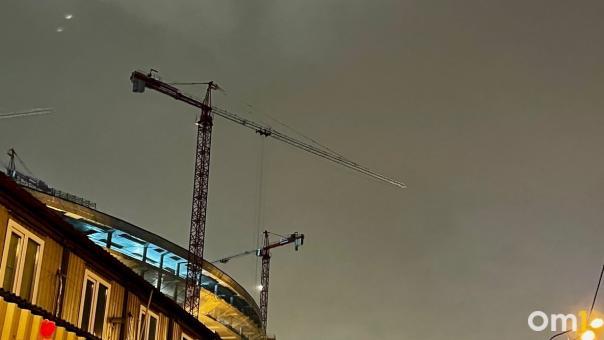В Омске гостиницу перестроят под многоэтажку, а нежилое строение – под детский сад