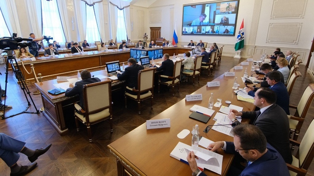 Андрей Травников поблагодарил сенаторов за поддержку развития знаковых объектов в Новосибирской области