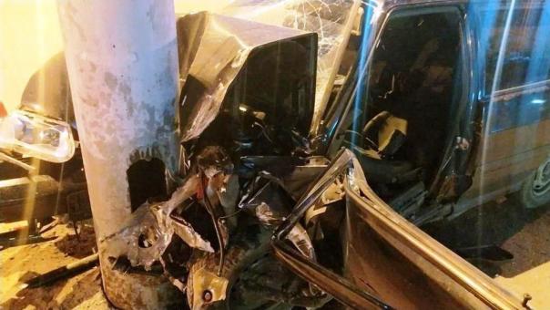 На подростка, влетевшего в столб на автомобиле в Омске, возбудили уголовное дело