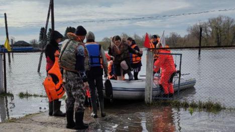 В Омской области вода продолжает прибывать и затапливать сёла