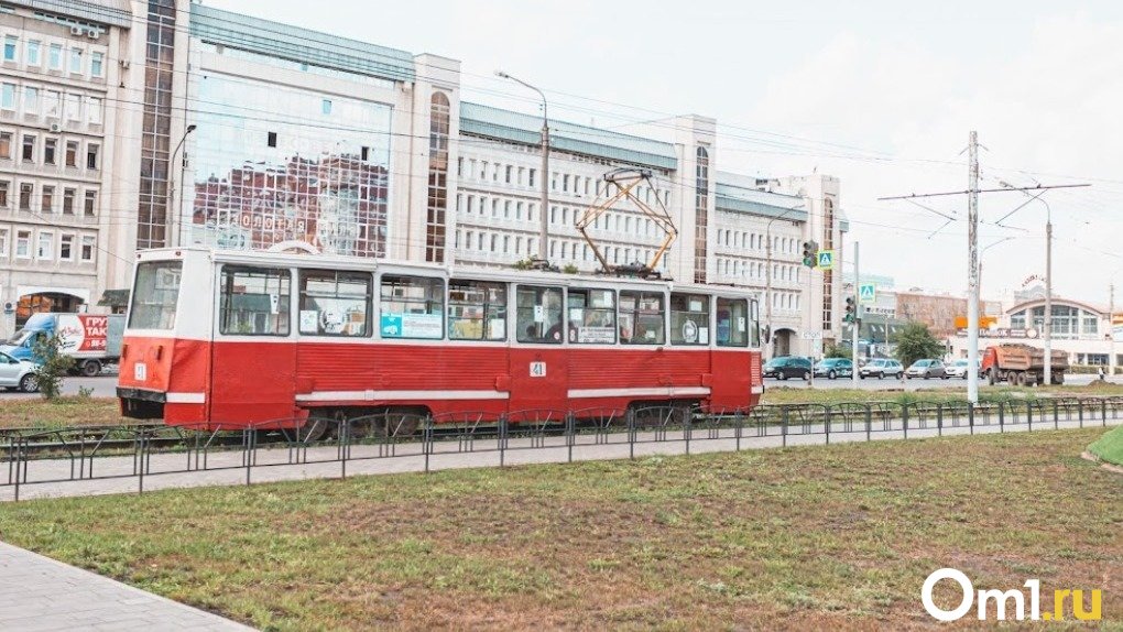 Движение трамвая омск. Трамвай Омск. Современный трамвай. Трамвай 25. Трамвай фото.