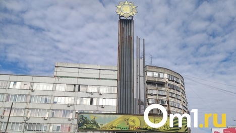 «Он обветшал»: мэр Новосибирска объяснил возвращение на место стелы Героям ВОВ
