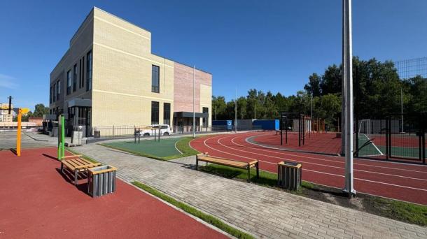 В Заельцовском районе Новосибирска завершается строительство новой школы за два миллиарда рублей