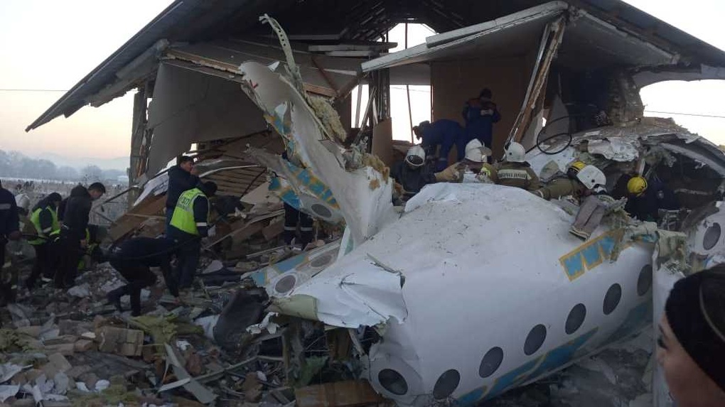В соседнем с Омской областью Казахстане самолет рухнул на жилые дома (ФОТО)