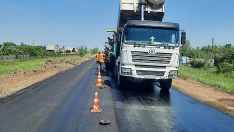 На дороге Омск — Русская Поляна — Звонарев Кут обновляют дорожное полотно