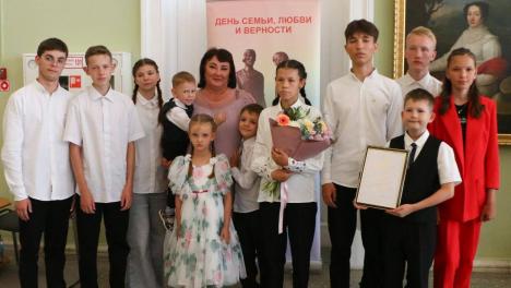 В Омске наградили победителей премии «Семья года»