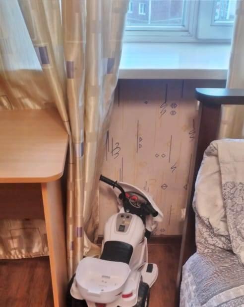 Трёхлетний ребёнок погиб в Омске, упав с шестого этажа