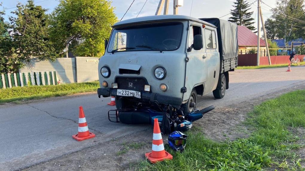 Подросток на мопеде врезался в УАЗ и попал в больницу