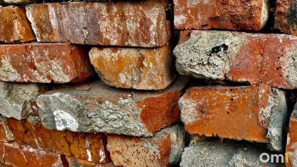 Жители Омской области недовольны состоянием заброшенного училища