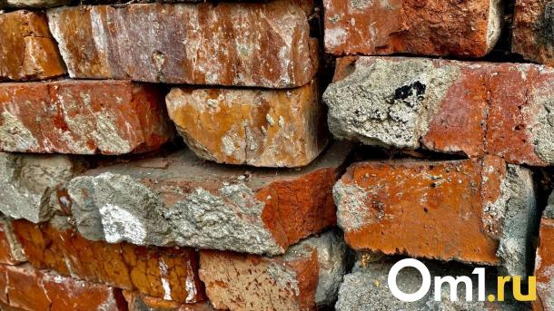 Жители Омской области недовольны состоянием заброшенного училища