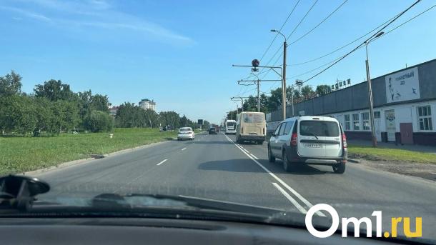 На Богдана Хмельницкого в Омске нанесли разметку под выделенную полосу