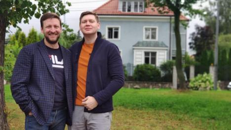 «Лисы не строят нор»: омский журналист и лучший гид России представили дебютный роман