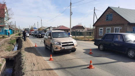 Понадобилась помощь медиков. В Омске водитель сбил переходившую дорогу школьницу