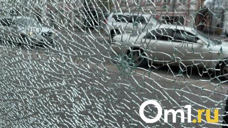 В Омске вандалы добрались и до остановки за ТЦ «Мега»