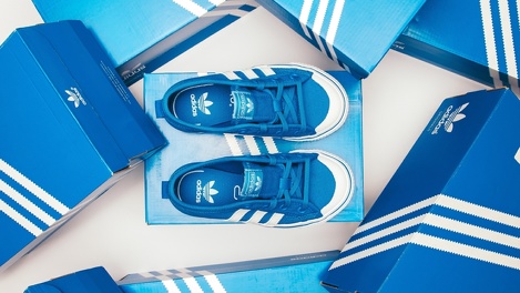Компания Adidas судится с новосибирским молочным заводом «Ирмень» из-за испорченной продукции