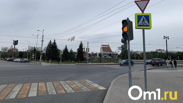 На омских улицах установят 27 новых светофоров