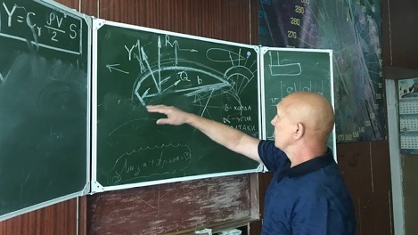Омским школьникам и студентам не хватает почти 650 педагогов