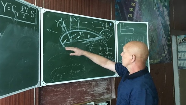 Омским школьникам и студентам не хватает почти 650 педагогов