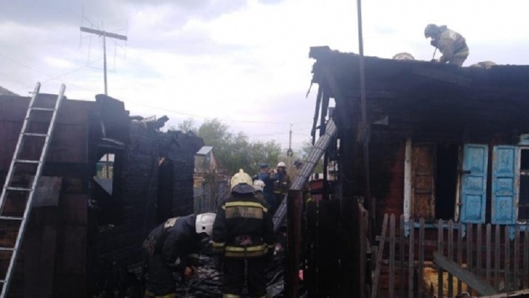 В Омске погибла женщина при пожаре в частном доме