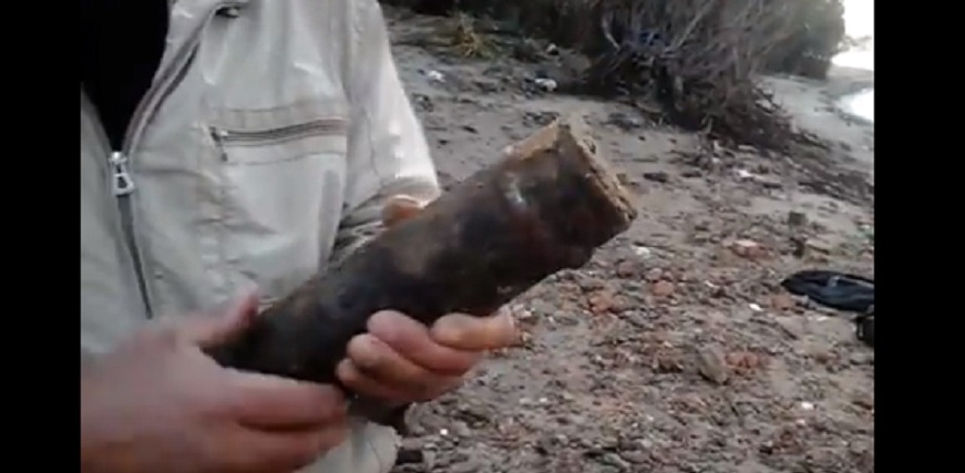 Омские рыбаки нашли под метромостом артиллерийский снаряд времен Гражданской войны